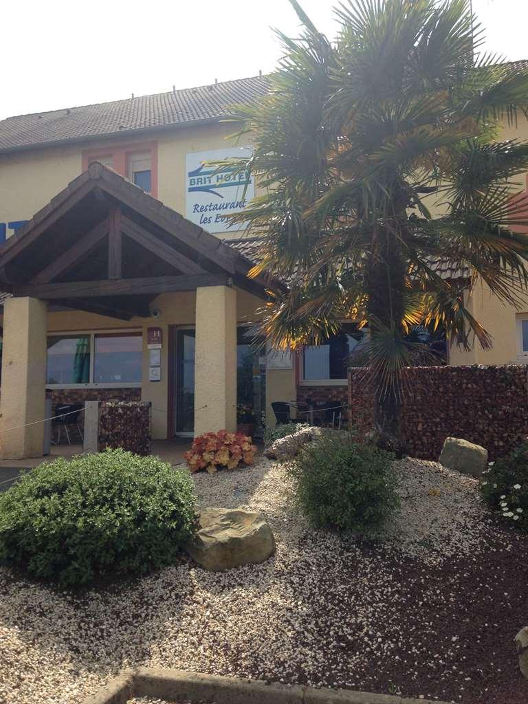 Brit Hotel Les Evens Saint-Saturnin  Exterior foto