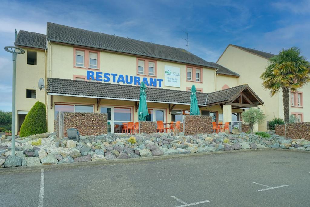 Brit Hotel Les Evens Saint-Saturnin  Exterior foto