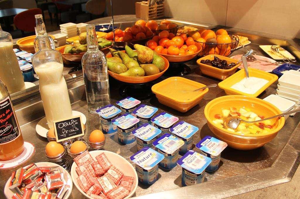 Brit Hotel Les Evens Saint-Saturnin  Restaurant foto
