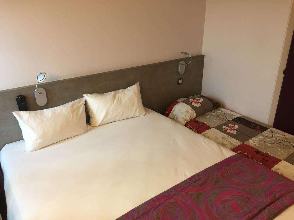 Brit Hotel Les Evens Saint-Saturnin  Zimmer foto