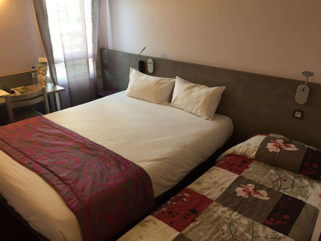 Brit Hotel Les Evens Saint-Saturnin  Zimmer foto