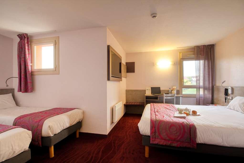 Brit Hotel Les Evens Saint-Saturnin  Zimmer foto