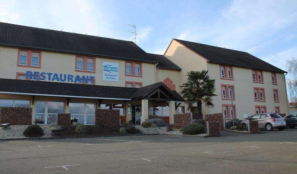 Brit Hotel Les Evens Saint-Saturnin  Exterior foto