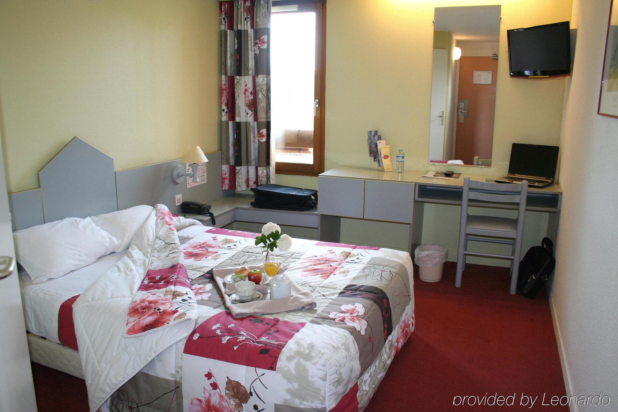 Brit Hotel Les Evens Saint-Saturnin  Zimmer foto