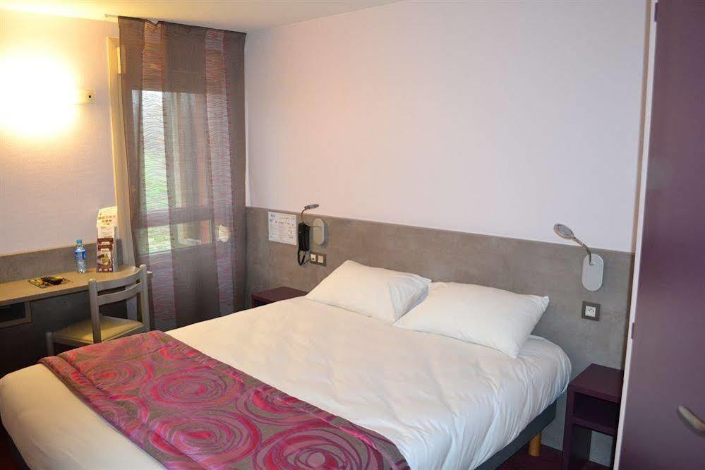 Brit Hotel Les Evens Saint-Saturnin  Exterior foto